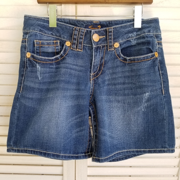 Seven 7 Denim Shorts. Size 8 - Picture 10 of 10